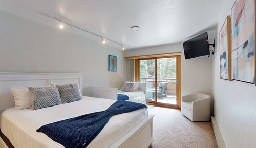 Condo, 2 Bedrooms