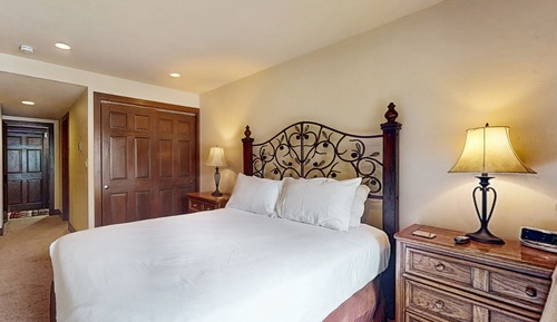 Condo, 2 Bedrooms