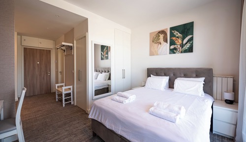 Panoramic Studio Suite, River View