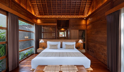 Deluxe Wooden Room