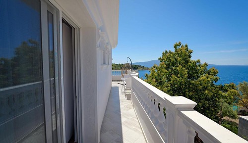 Deluxe Triple Room, Partial Sea View