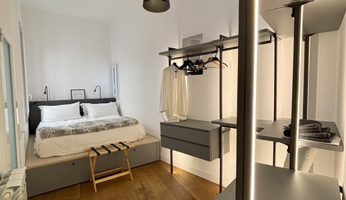 Comfort Suite, 1 Queen Bed with Sofa bed, Non Smoking, Courtyard View