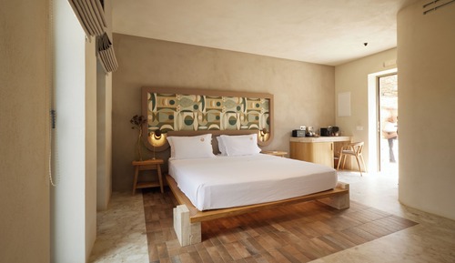 Deluxe Suite with Outdoor Tub