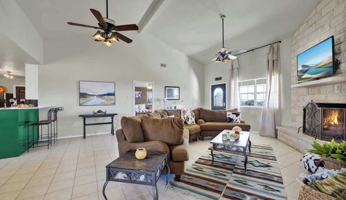 House, Multiple Beds, Hot Tub (508 Views Blvd)