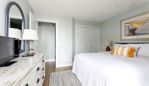 Signature Studio, 1 Queen Bed (2)