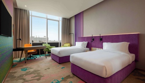 Room, 2 Twin Beds, Non Smoking, City View
