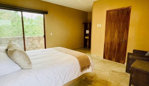 Comfort Room, 1 Queen Bed, Balcony, Mountain View