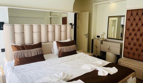 Deluxe Suite