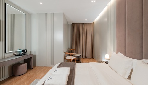 Family Room, Connecting Rooms