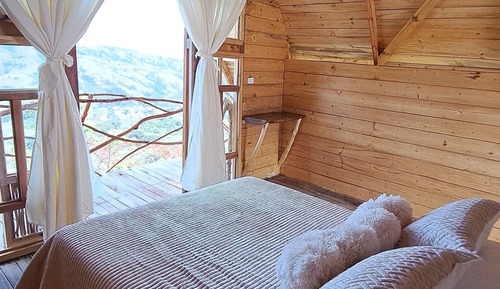 Comfort Cabin, 2 Double Beds, Hot Tub, Mountain View