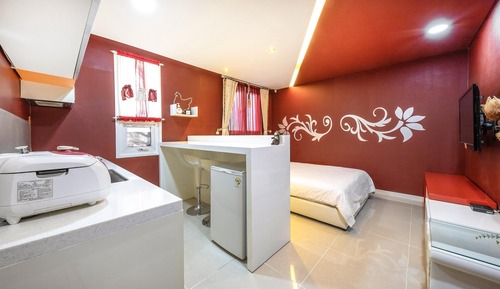 Basic Room, 1 Bedroom (geranium)