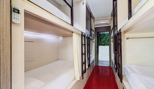 Shared Dormitory, Women only