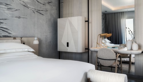 DELTA Room with Outdoor Jacuzzi & Partial Sea View