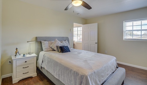 House (2 Bedrooms)