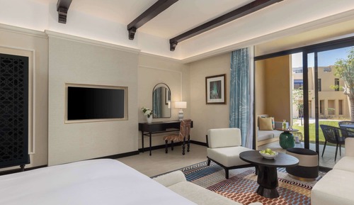 Magnifique One Bedroom Suite, Beachfront, Club Access