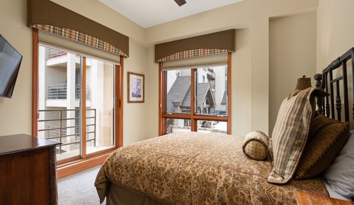Standard Condo, 3 Bedrooms, Balcony, Mountain View (Chamonix 54B)