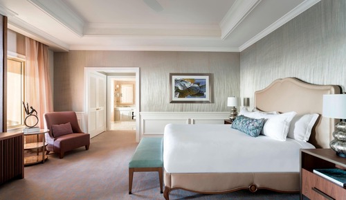 Ritz-Carlton Suite, View of the Marina, 1 King, Bathrooms: 1.5, Whirlpool fits 1, 2450sqft, Club