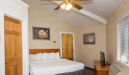Deluxe Room, 1 King Bed