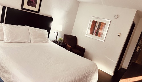 Upgraded, Room, 1 Queen Bed, Non Smoking