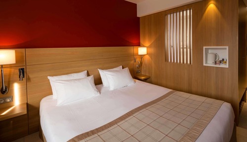 Superior Room, 1 King Bed, Non Smoking, Pool View