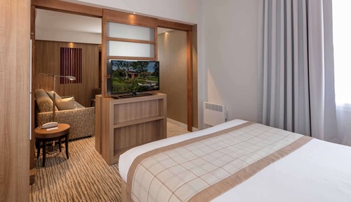 Suite, 1 King Bed, Non Smoking (with Sofabed)