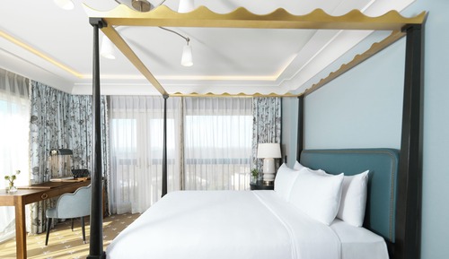 The Grand Lodge Premium King Suite