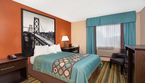 Room, 1 Queen Bed, Accessible, Non Smoking (Mobility/Hearing)