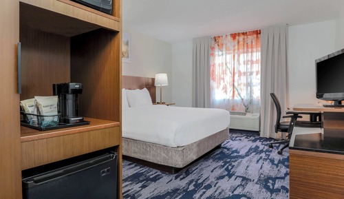 Room, 1 King Bed (Mobility/Hearing Accessible, Tub)