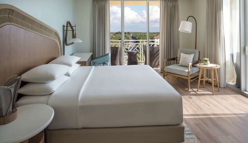 Room, 1 King Bed, Corner