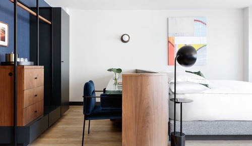 Suite, 1 King Bed, Accessible, Non Smoking (Communications Accessible)