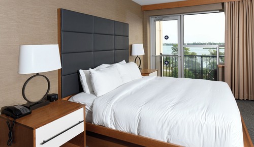 Room, 1 King Bed, Balcony, River View
