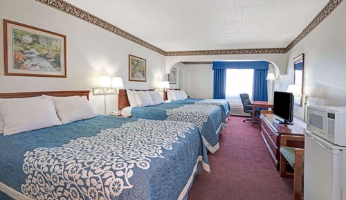 Suite, Multiple Beds (3 Queen Beds)