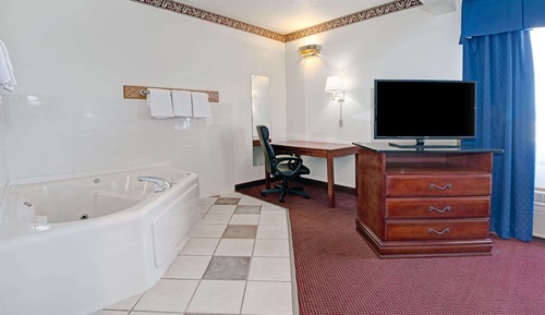 Suite, 1 King Bed, Hot Tub