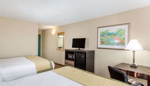 Room, 2 Queen Beds, Accessible, Bathtub (Mobility/Hearing, Grab bars)