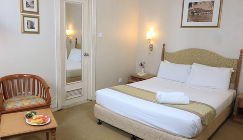 Standard Queen Room
