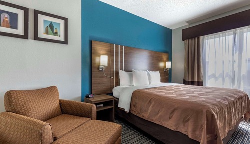 Suite, 1 King Bed, Accessible, Non Smoking