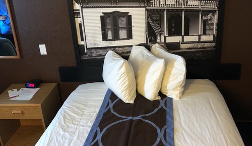 Deluxe Room, 1 Queen Bed, Non Smoking