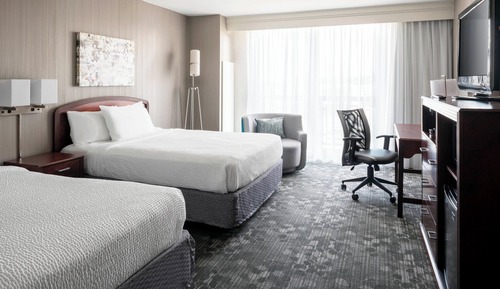 Room, 2 Queen Beds, Non Smoking (Mobility/Hearing Access, Roll-in Shwr)