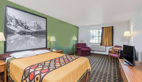 Comfort Room, 1 Queen Bed, Accessible, Non Smoking (Mobility Roll-In Shower)