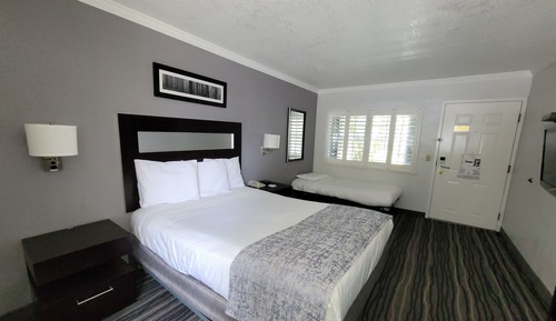 Queen Room with Twin Bed - Disability Access