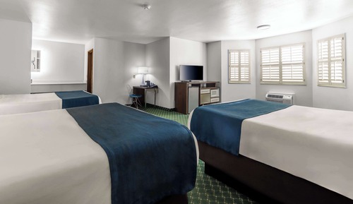 Standard Suite, Multiple Beds, Non Smoking
