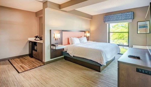 One king bed non-smoking