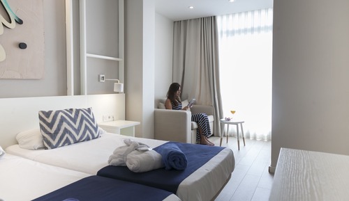 Double Room, Pool View (Avantgarde)