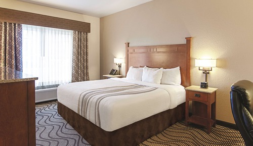 Standard Room, 1 King Bed, Accessible, Refrigerator & Microwave
