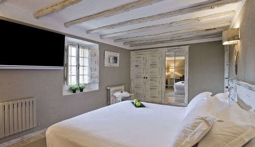 Suite (2 Adults + 1 Child)