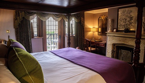 Superior Room (Henry VIII Suite)