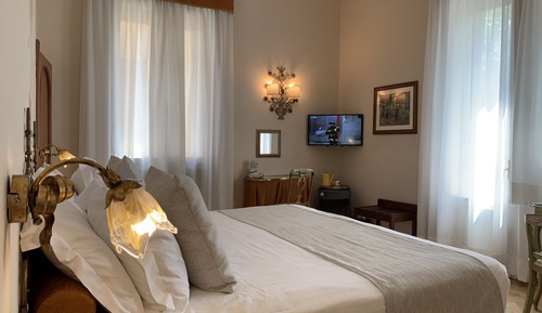 Comfort Room, 1 Queen Bed, Balcony
