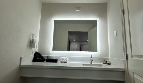 Suite, 1 King Bed with Sofa bed, Jetted Tub, Garden View (King Suite Jacuzzi)