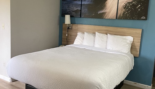 Basic Room, 1 Queen Bed, Non Smoking