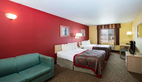 Deluxe Room, Non Smoking (3 Queen Beds)